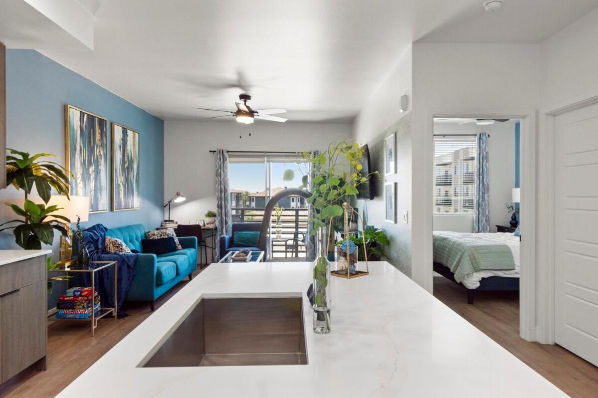 Apartment New Sleeps 4 King Bed 5min To Shop, Dine, &golf S331 Scottsdale