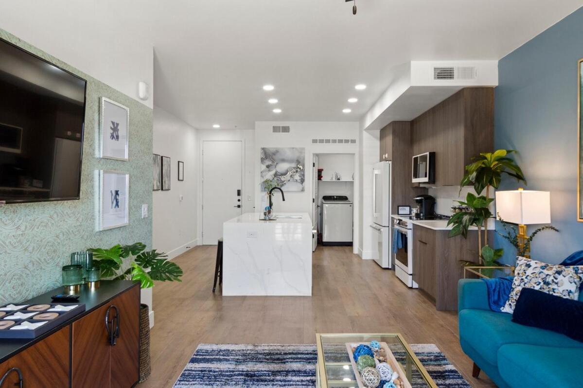 New Sleeps 4 King Bed 5min To Shop, Dine, &golf S331 Apartment *