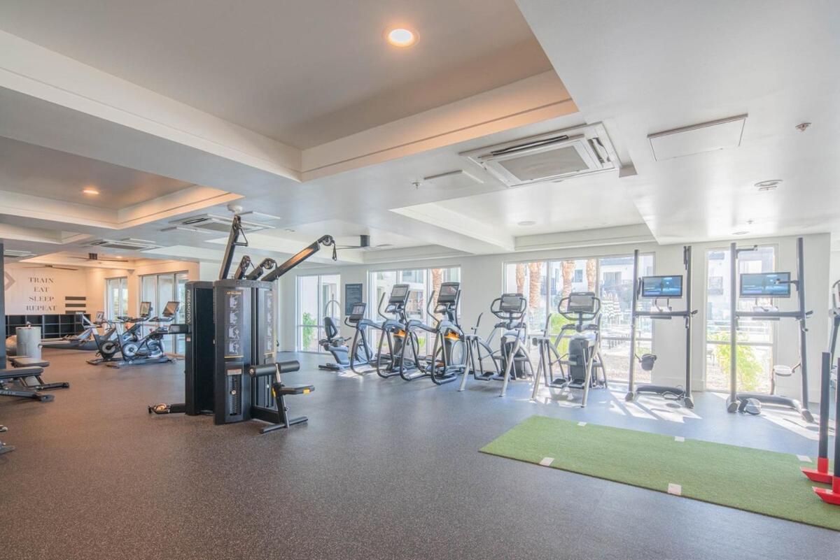 Apartment New Sleeps 4 King Bed 5min To Shop, Dine, &golf S331